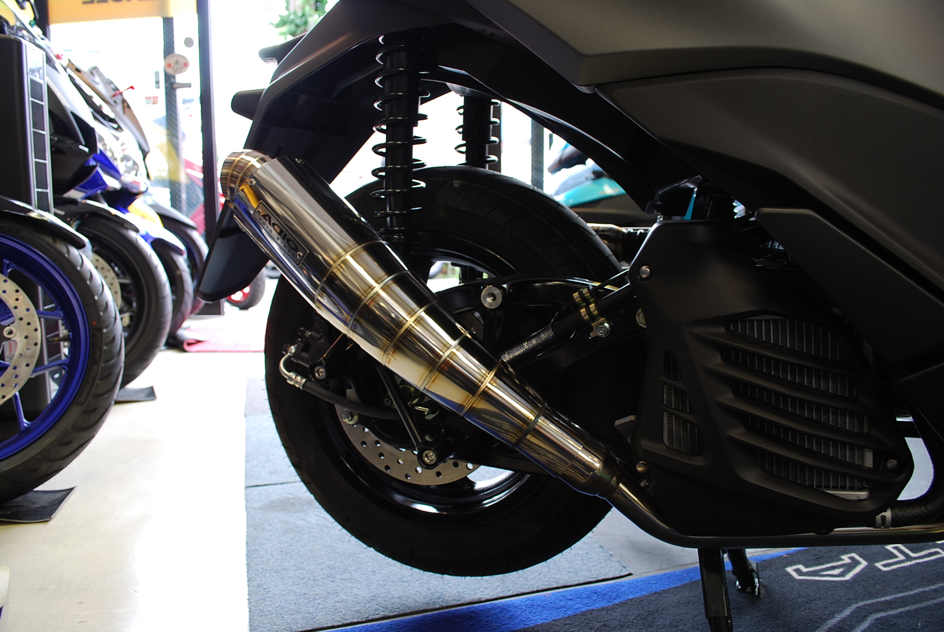 トリシティ　バーハン　ADIO カスタム 007